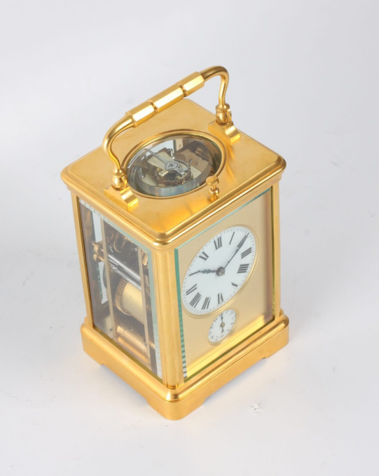 A French gilt brass quarter striking alarm carriage clock, circa 1890 by Artista Desconocido