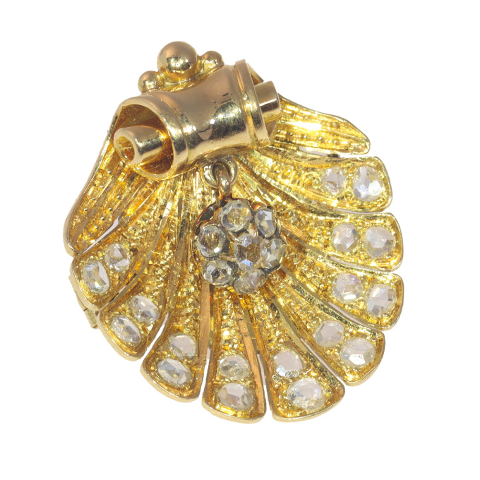 Vintage antique 18K gold shell brooch set with rose cut diamonds by Artista Desconocido