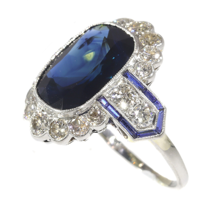 Vintage platinum Art Deco diamond ring with natural untreated sapphire of 8.59 crt by Artiste Inconnu