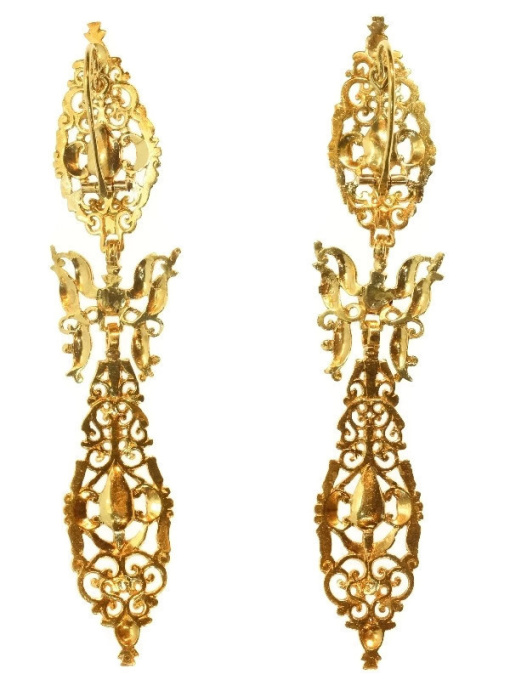 300 yrs old antique long pendent earrings with rose cut diamonds high carat gold by Artiste Inconnu