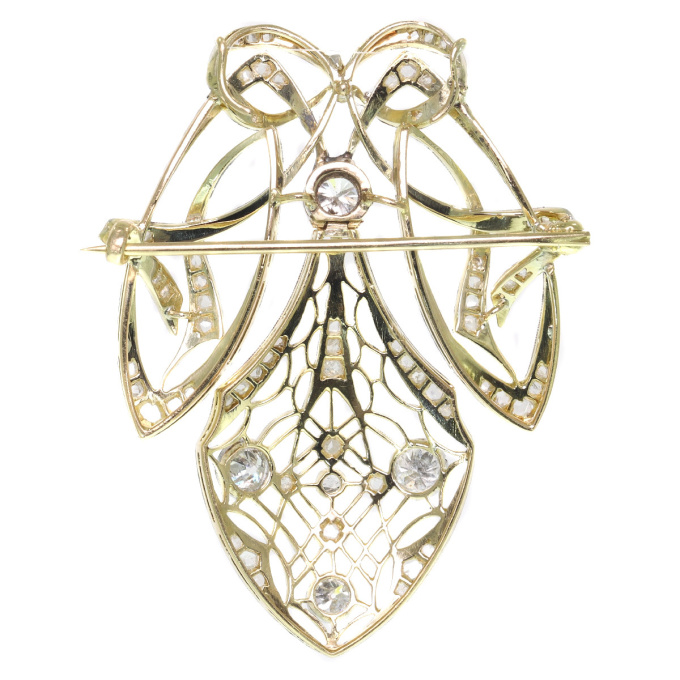 Strong design Art Nouveau diamond pendant that can be worn as a brooch too by Artista Sconosciuto