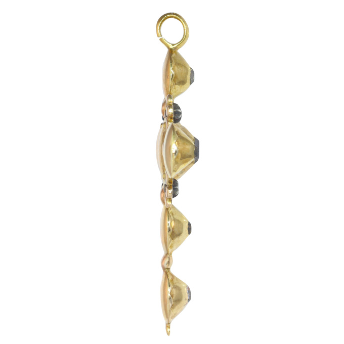Antique Baroque gold diamond pendant with first generation brilliant cut diamonds (table cuts) by Onbekende Kunstenaar