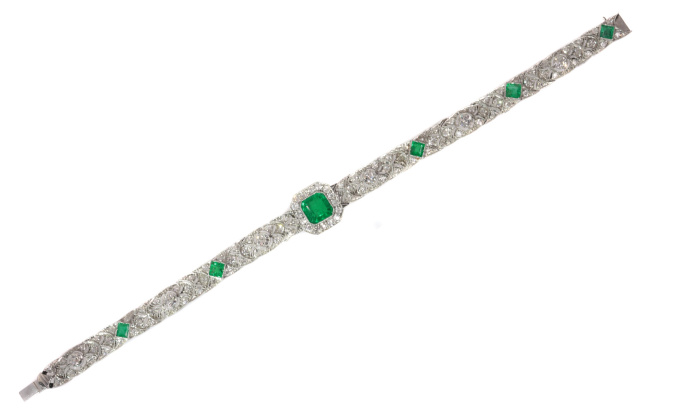 High quality platinum Art Deco bracelet with 140 diamonds and top emeralds by Unknown artist