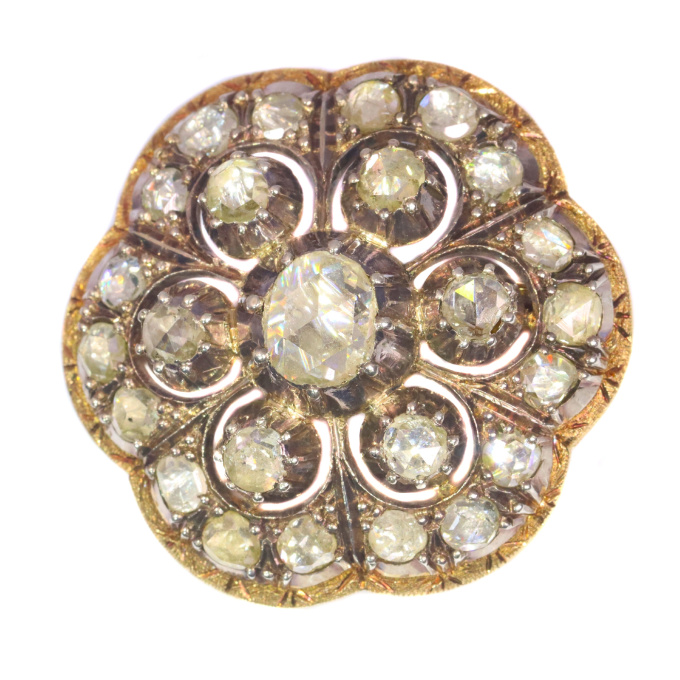 Vintage Antique gold brooch set with large rose cut diamonds by Onbekende Kunstenaar