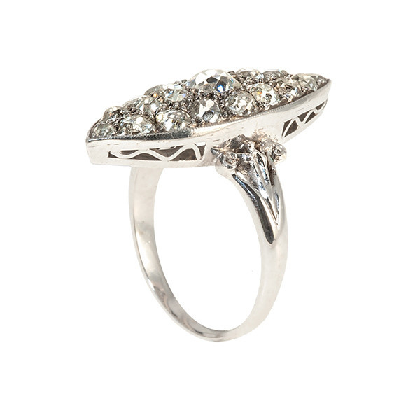 Art Deco ring with diamonds by Artista Desconocido