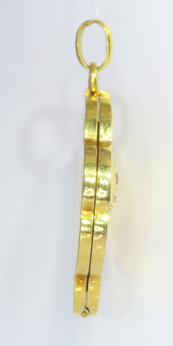 Vintage Art Nouveau 18K gold good luck locket set with diamonds by Unknown artist