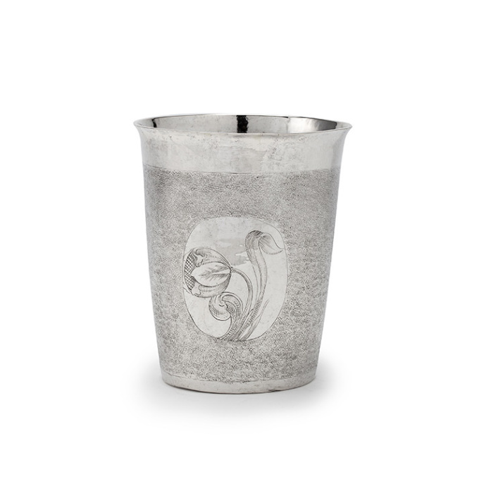 17th century Dutch silver beaker by Artista Desconocido