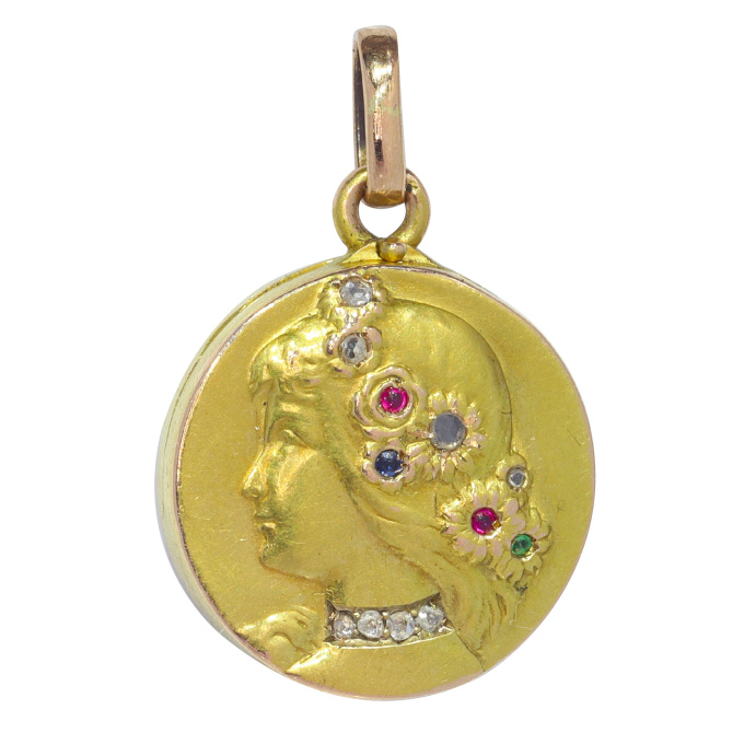 Vintage Art Nouveau 18K gold locket by Unknown Artist