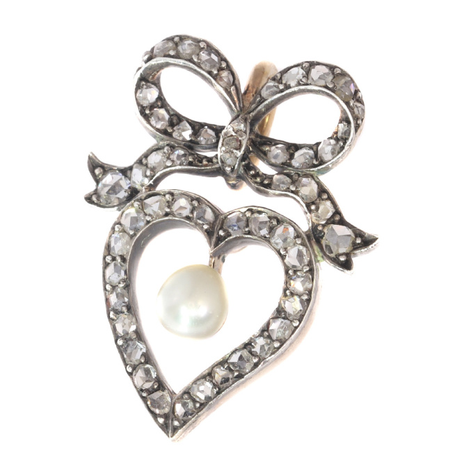 Antique Victorian diamond heart pendant by Artista Desconocido
