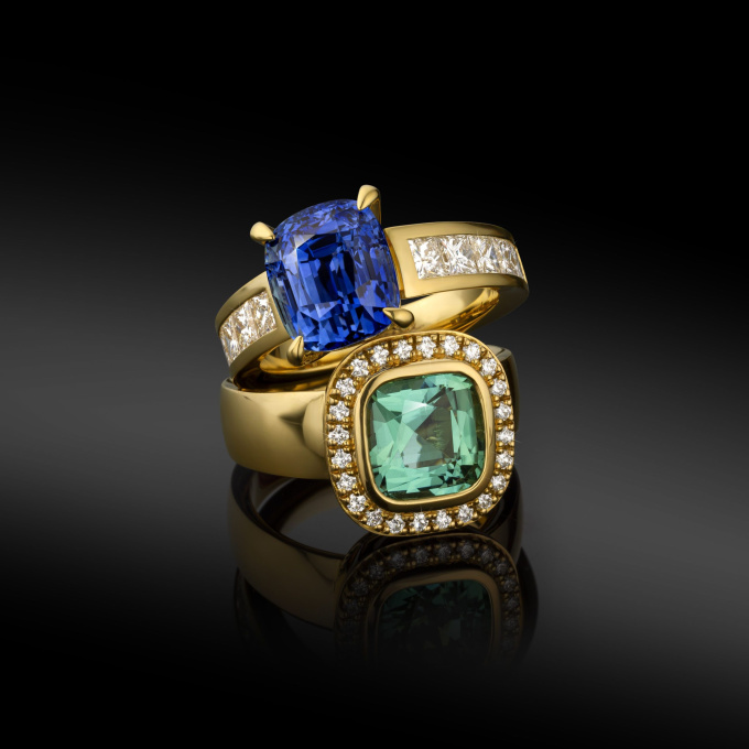  Geelgouden ringen bezet met diamanten blauwe Saffier en Tourmalijn by Vincent Cober