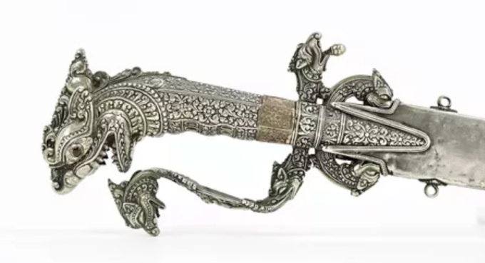 A fine ruby inlaid iron, steel, silver, brass, gold Sinhalese Kasthane by Artista Desconocido