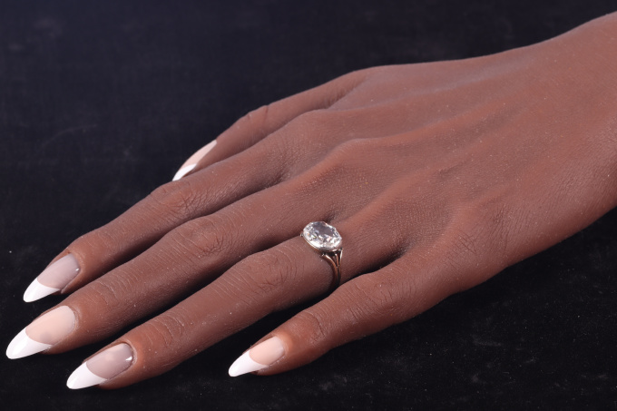 Antique Georgian grand oval diamond solitair engagement ring by Unbekannter Künstler