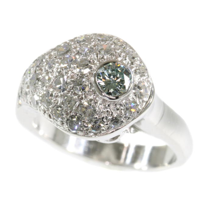 Vintage Fifties diamond ring with natural light blue diamond by Artista Desconocido