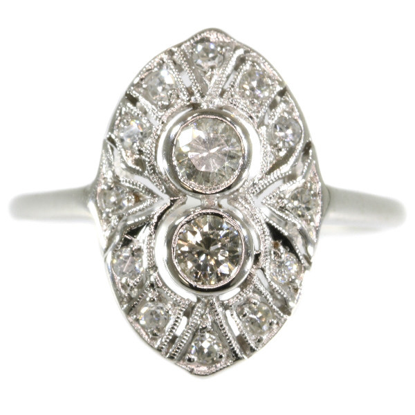 White gold Art Deco engagement ring with diamonds by Artista Desconocido