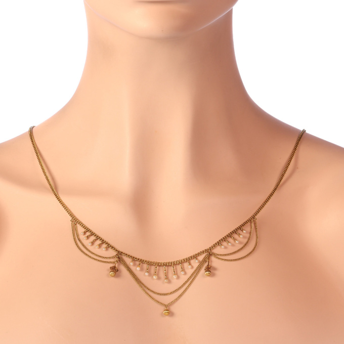 Antique gold bow necklace with natural seed pearls by Artista Sconosciuto