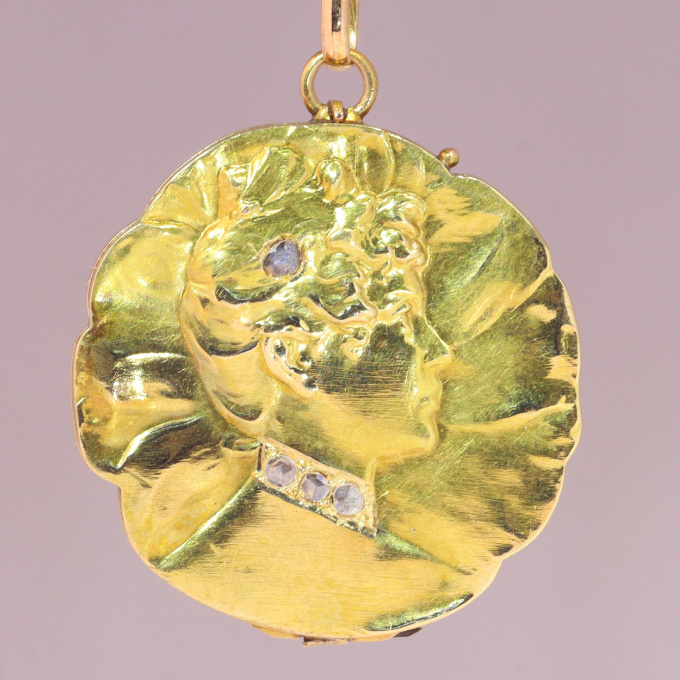 Vintage Belle Epoque 18K gold locket with ladies head and rose cut diamonds by Artista Sconosciuto