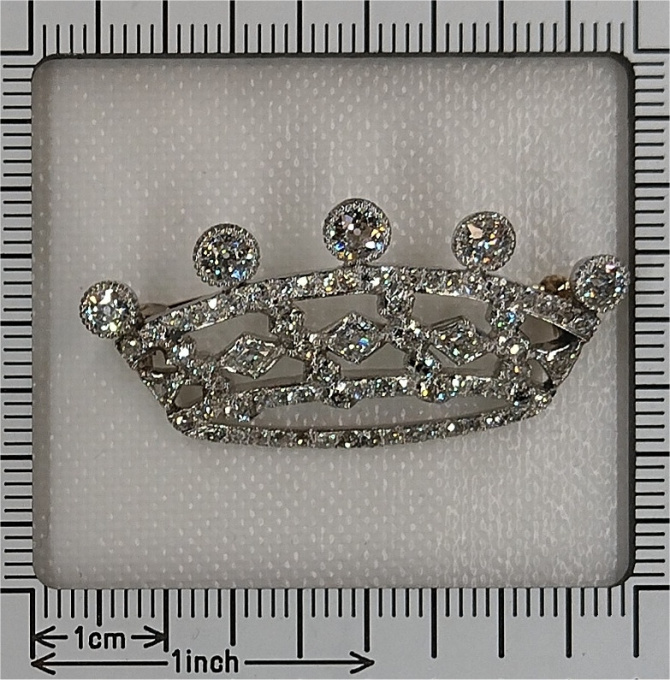 Vintage 1920's Art Deco platinum brooch presenting a crown set with diamonds by Unknown artist