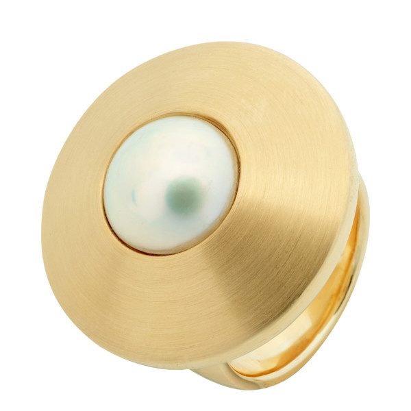 UFO ring with a mabé pearl by Onbekende Kunstenaar
