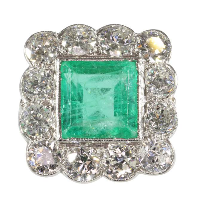 Geometric Grace: A Vintage Art Deco Emerald and Diamond Ring by Artista Sconosciuto