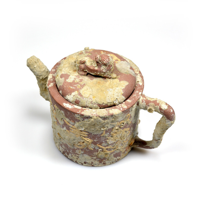 Chinese Yixing cylindrical teapot ca. 1750 by Onbekende Kunstenaar