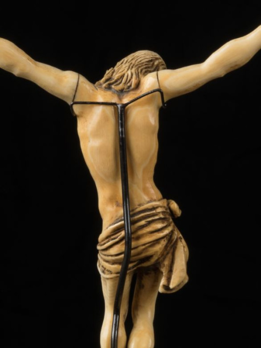 17th C Very Finely Carved ivory Crucified Christ, Flemish Shool. by Artista Desconocido