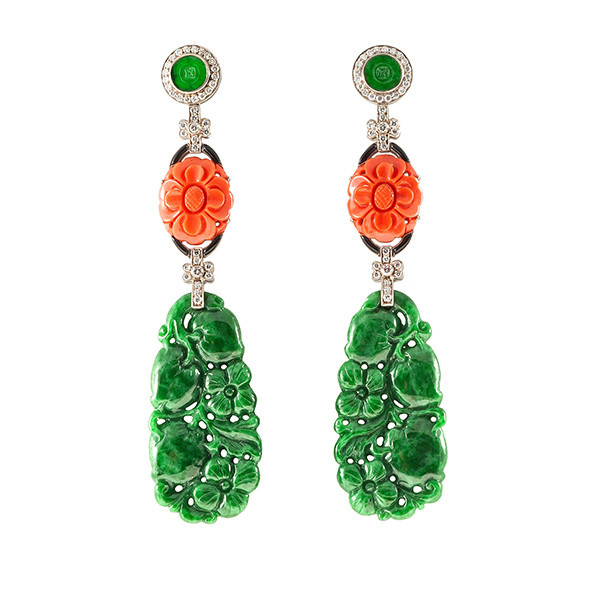Carved jade and coral earrings by Onbekende Kunstenaar