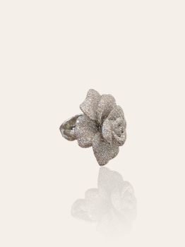 Bloemen ring/hanger met diamant by Artista Desconocido