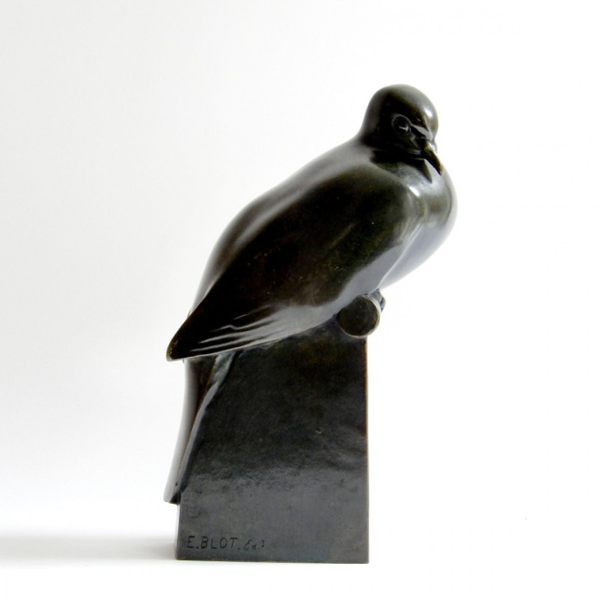 sitting pigeon by André Lasserre