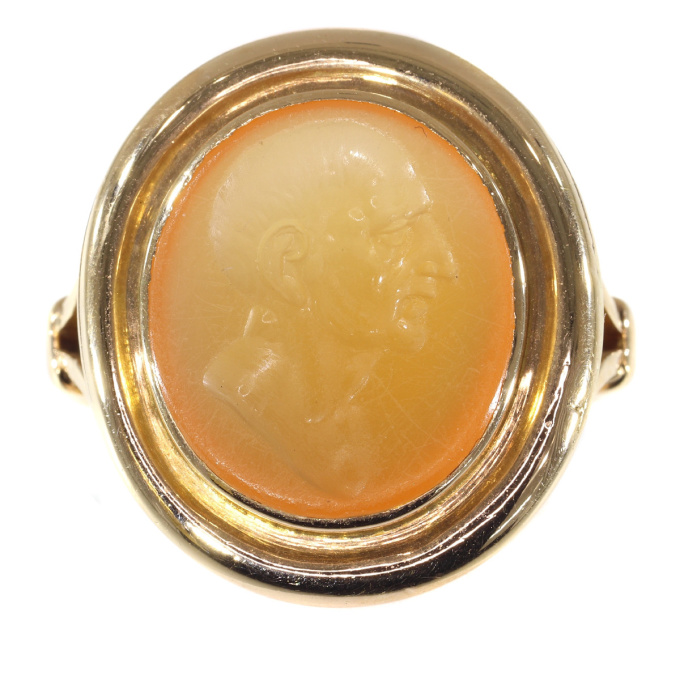 Early Victorian antique intaglio gold gents ring by Artiste Inconnu