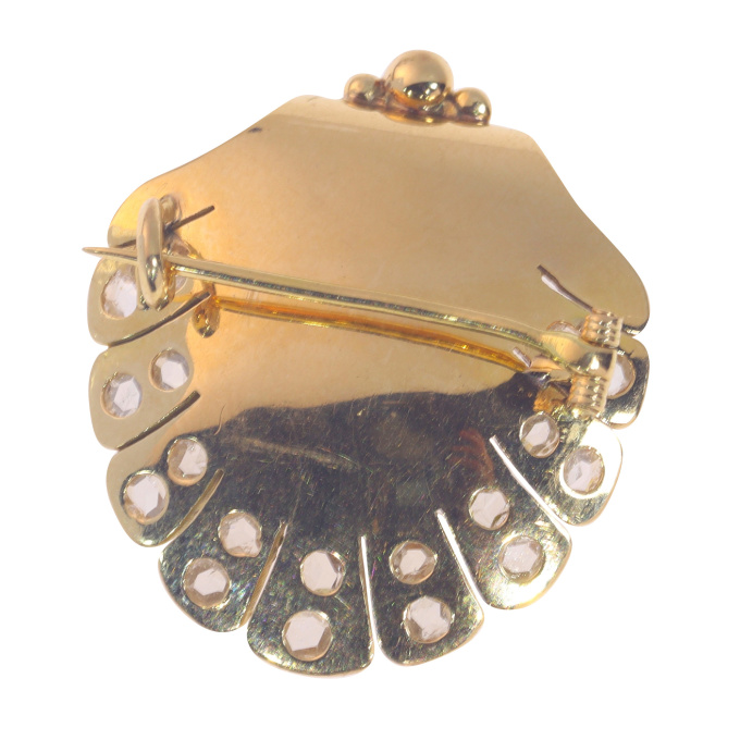 Vintage antique 18K gold shell brooch set with rose cut diamonds by Unbekannter Künstler