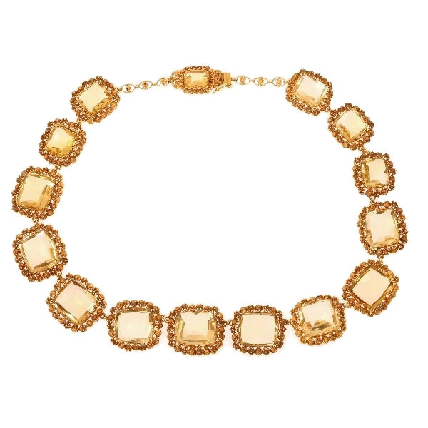 Antique necklace gold cannetille filigree work with 15 big citrine stones by Onbekende Kunstenaar