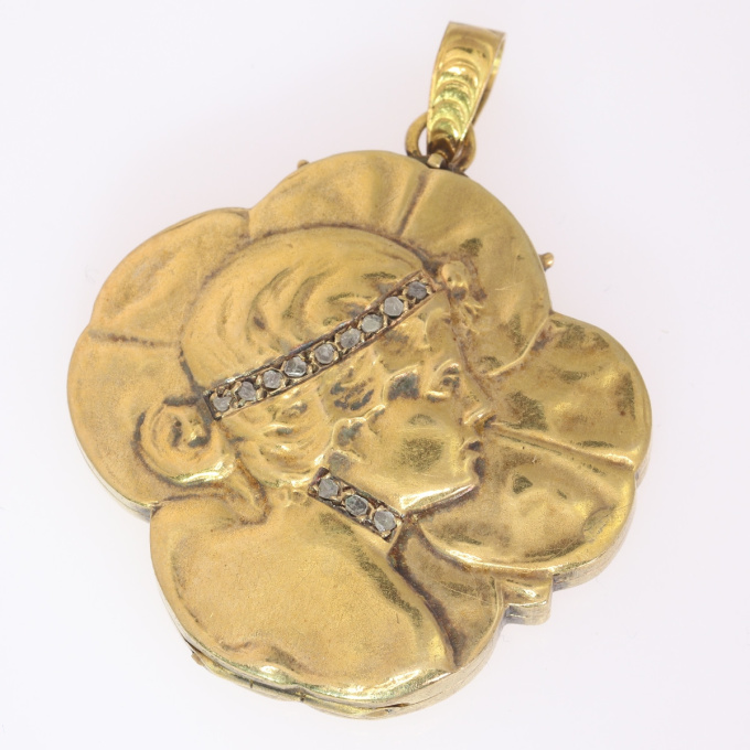 Typical Art Nouveau gold locket woman head on four leaf clover by Artiste Inconnu