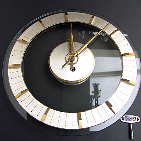 Kienzie Art deco wall clock by Onbekende Kunstenaar