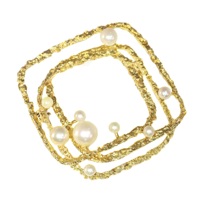 Vintage Sixties gold arty brooch with pearls by Onbekende Kunstenaar