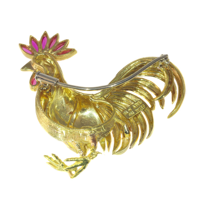 Vintage Fifties 18K gold brooch rooster with ruby comb by Unbekannter Künstler