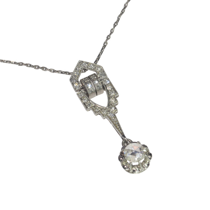 Vintage Art Deco diamond pendant on platinum necklace by Artista Sconosciuto
