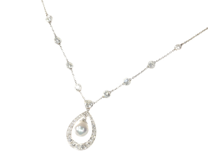Platinum Art Deco diamond necklace with natural drop pearl of 7 crts by Artista Sconosciuto