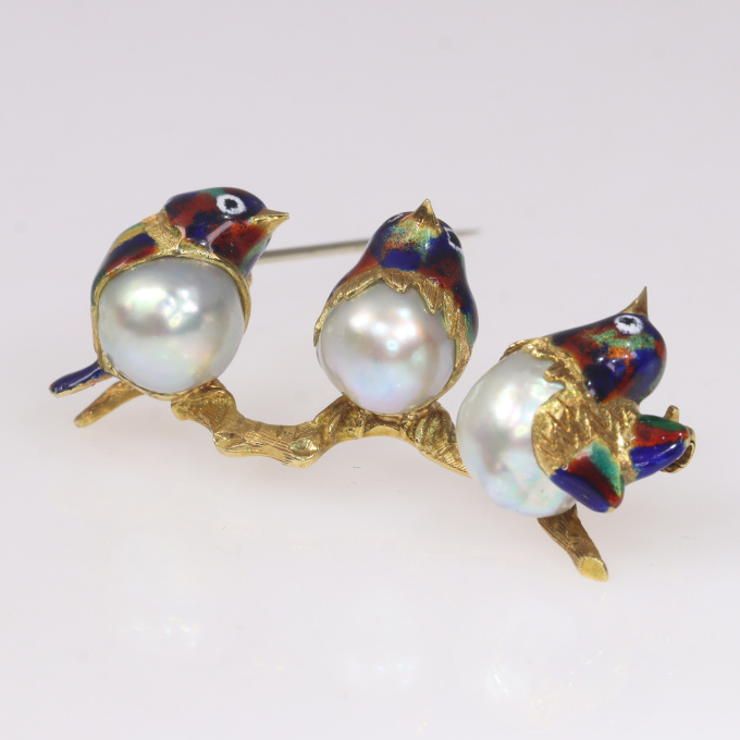 Whimsical vintage Seventies gold and pearl brooch three little enameled birds on a branch by Artista Desconhecido
