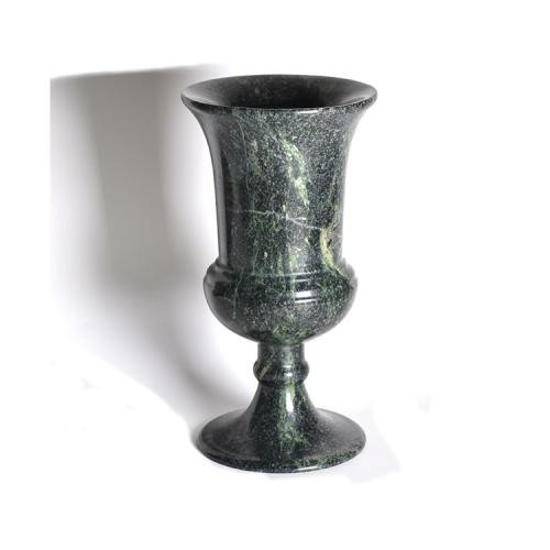 Russian green porphyry vase by Artista Desconocido