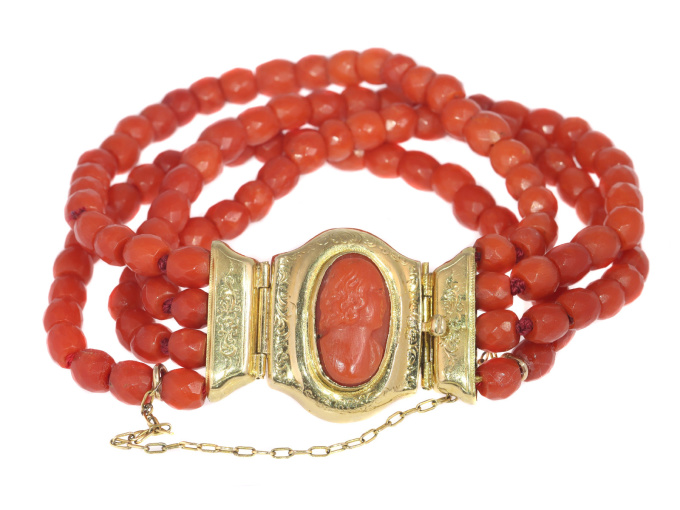 Antique four string coral bracelet with coral cameo in 18K gold closure by Artista Desconhecido