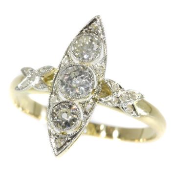 Antique diamond ring from the Belle Epoque era by Artista Desconocido