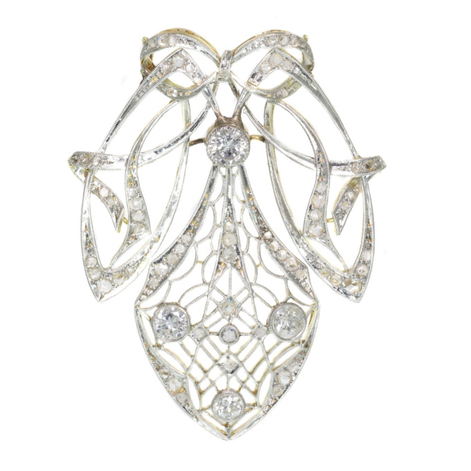 Strong design Art Nouveau diamond pendant that can be worn as a brooch too by Onbekende Kunstenaar