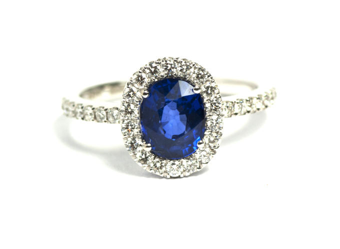 Ring with a cushion cut faceted sapphire in white gold  by Puck Eigenmann