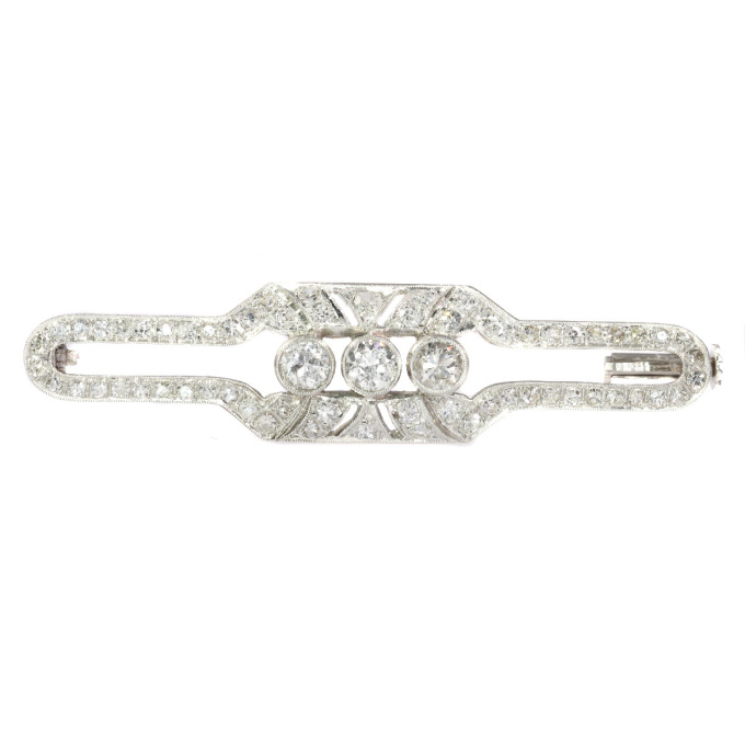 Vintage Art Deco platinum brooch set with diamonds by Artista Sconosciuto