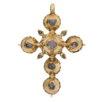 Pre Victorian antique gold cross with foil set rose cut diamonds by Artista Desconocido