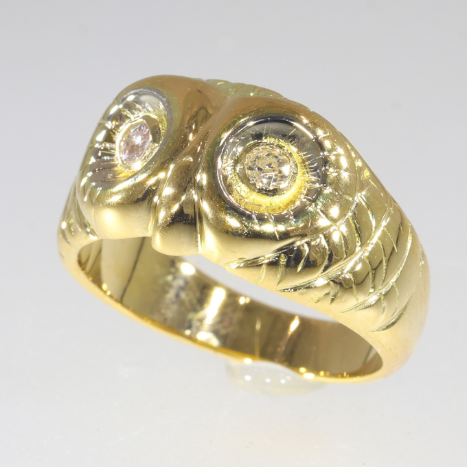 Vintage Interbellum 18K gold ring owl with diamond eyes by Artista Desconocido