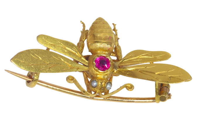 Vintage French antique 18K gold insect brooch bumble bee by Artista Desconocido