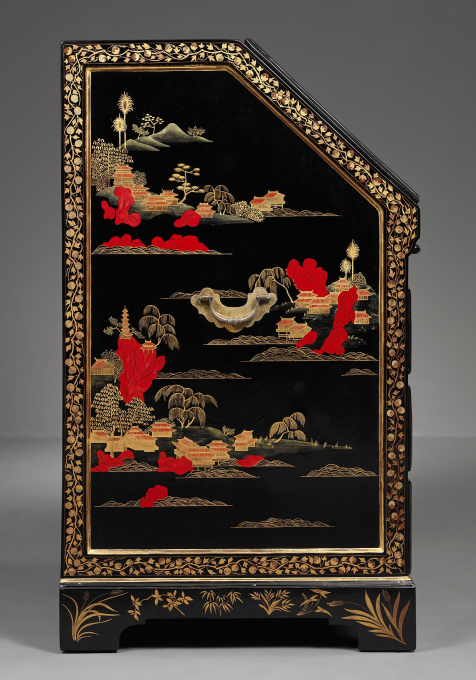 Chinese Laquered Writing Desk made for the European Market by Artista Sconosciuto