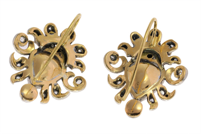 Victorian earrings with large pear shaped rose cut diamonds by Onbekende Kunstenaar