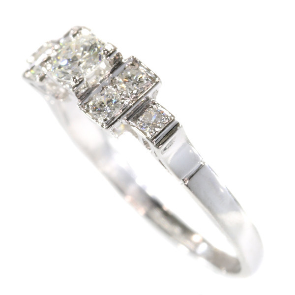 Vintage platinum Art Deco diamond engagement ring by Onbekende Kunstenaar